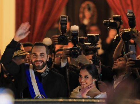 bukele-esta-seguindo-o-mesmo-caminho-de-hugo-chavez,-diz-ong