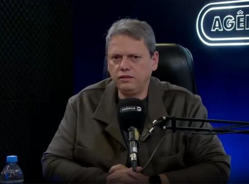 tarcisio-anuncia-auxilio-moradia-para-vitimas-de-incendio-em-santos