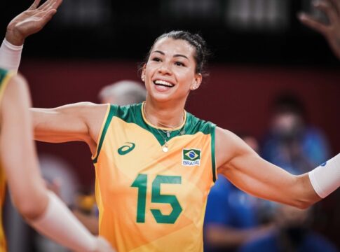 carolana-anuncia-aposentadoria-da-selecao-brasileira-de-volei;-confira