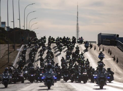 video:-desfile-com-centenas-de-motociclistas-encerra-capital-moto-week