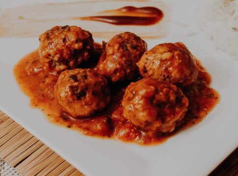 almondega-de-berinjela-com-batata-doce:-receita-fit-sacia-e-emagrece