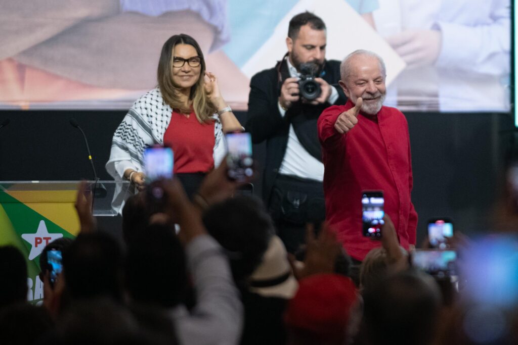 lula-participa-de-evento-do-pt-que-da-posse-a-edinho.-acompanhe