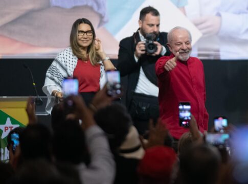 lula-participa-de-evento-do-pt-que-da-posse-a-edinho.-acompanhe