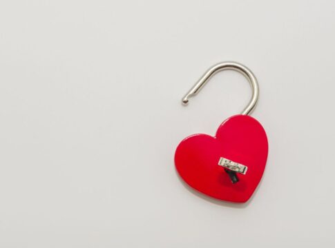 se-ilude-ou-some-apos-o-date?-descubra-como-seu-signo-age-no-amor
