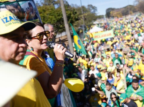 bia-kicis-defende-bolsonaro-durante-ato-em-brasilia:-“ladrao-e-o-lula”