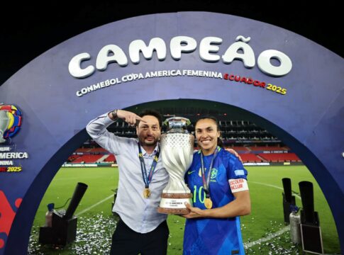 arthur-elias-exalta-marta-apos-titulo-da-selecao:-“iluminada,-rainha”