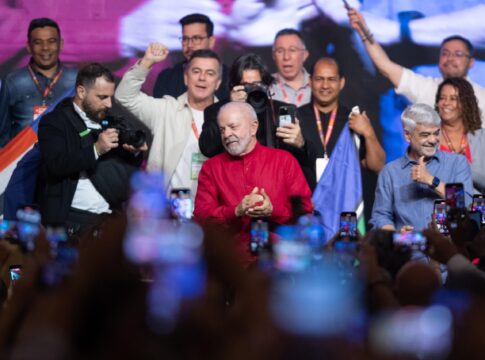 em-ato-do-pt,-lula-critica-eduardo-e-diz-que-pode-ser-treta-presidente