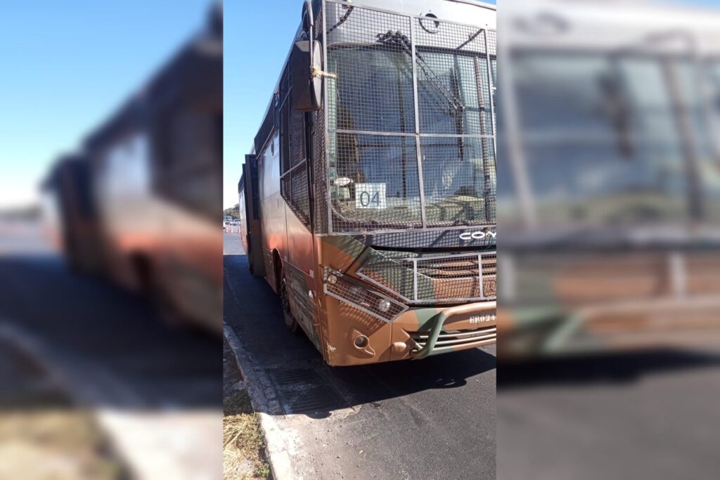 onibus-do-exercito-atinge-carro-no-eixo-monumental-neste-domingo