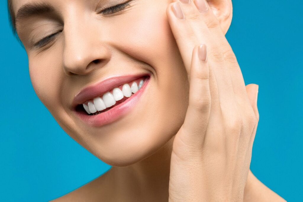 dentista-revela-alimentos-que-ajudam-a-clarear-o-sorriso-naturalmente