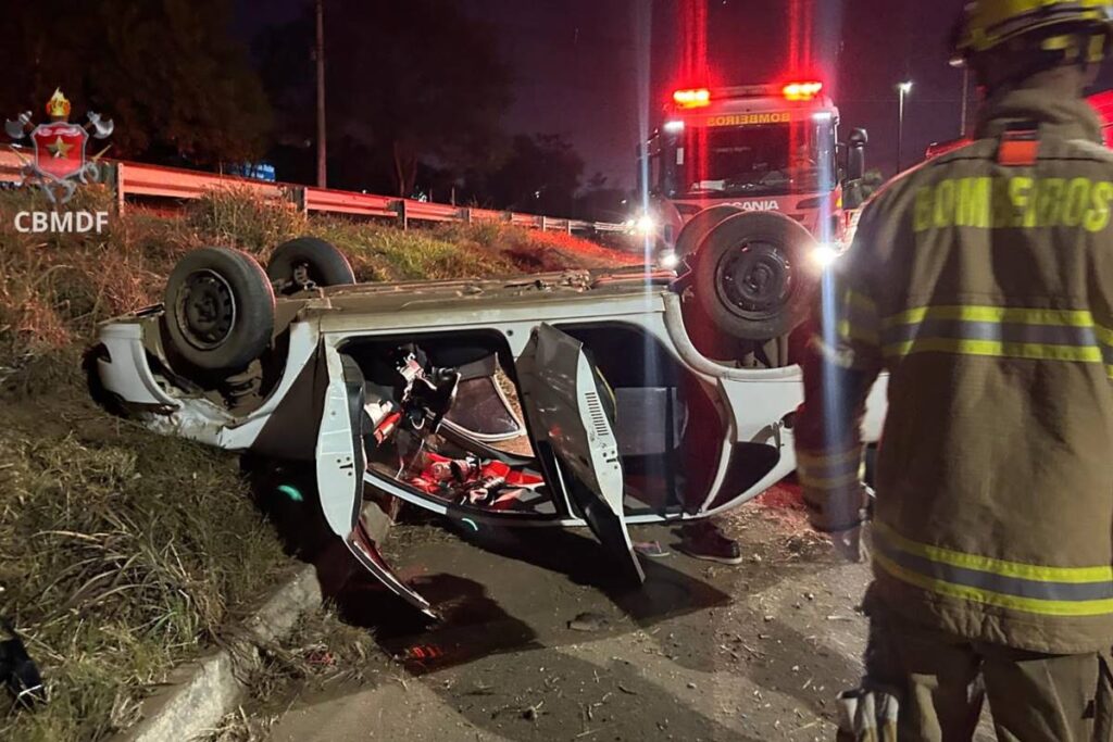 carro-capota-na-br-020-e-deixa-tres-pessoas-feridas.-veja-imagens