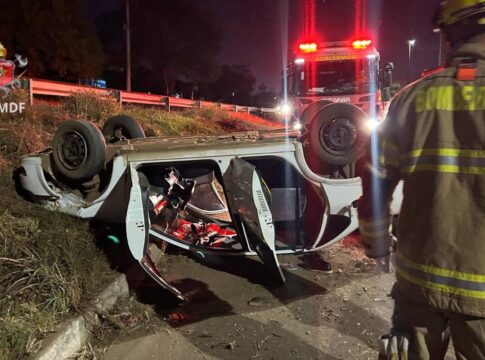 carro-capota-na-br-020-e-deixa-tres-pessoas-feridas.-veja-imagens