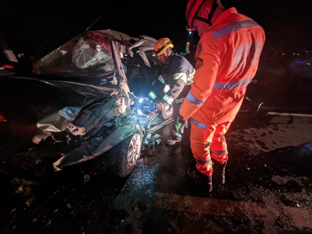acidente-entre-carros-e-moto-em-rodovia-de-minas-gerais-deixa-8-mortos