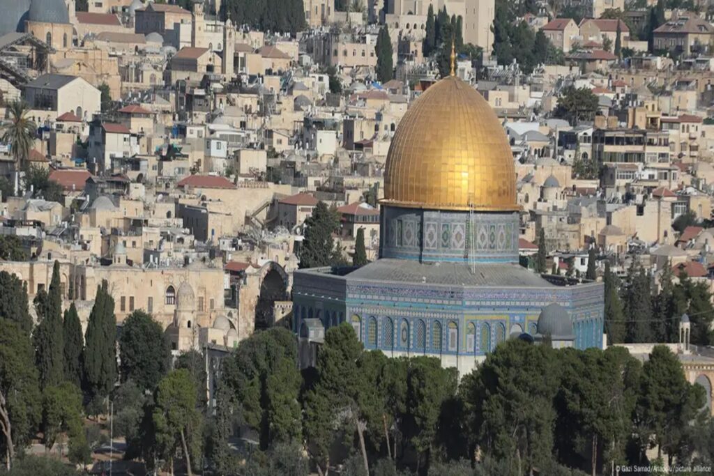 ministro-de-israel-gera-crise-apos-orar-em-templo-muculmano