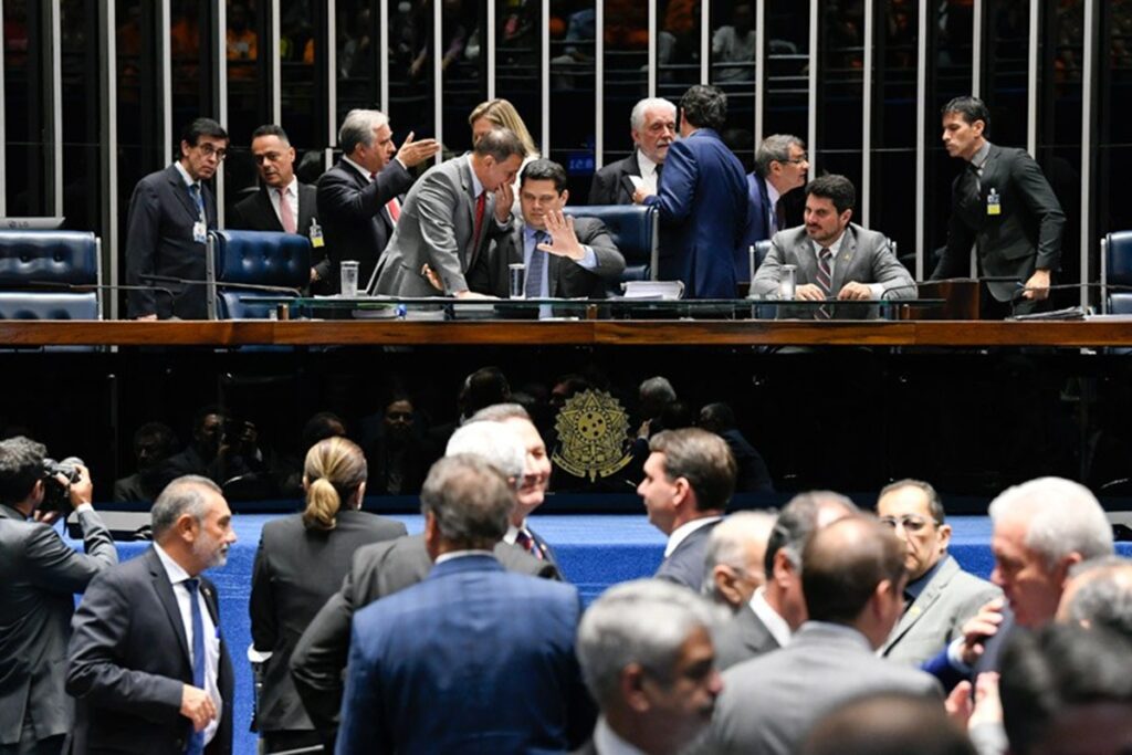 oposicao-quer-senado-“firme”-contra-moraes-apos-tornozeleira-em-do-val