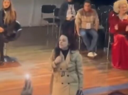 video:-janaina-paschoal-e-retirada-por-segurancas-de-conferencia-lgbt+