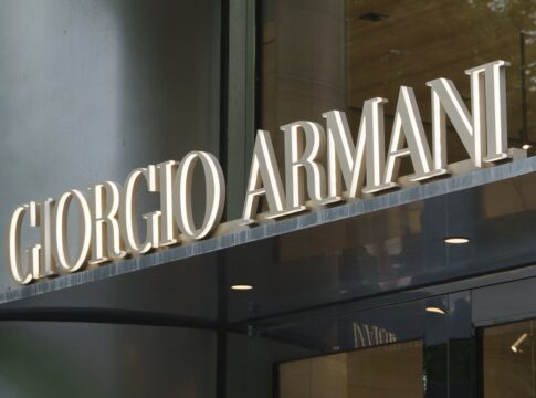 giorgio-armani-e-multado-por-conexao-com-mao-de-obra-ilegal-e-precaria
