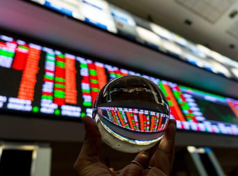 com-tarifaco,-estrangeiros-retiram-r$-6,27-bilhoes-da-bolsa-brasileira