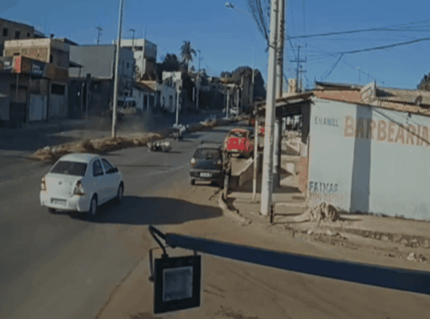 casal-de-jovens-morre-em-acidente-apos-moto-bater-contra-poste.-video