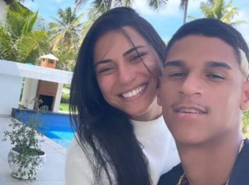mulher-de-luva-de-pedreiro-se-revolta-apos-ser-chamada-de-interesseira