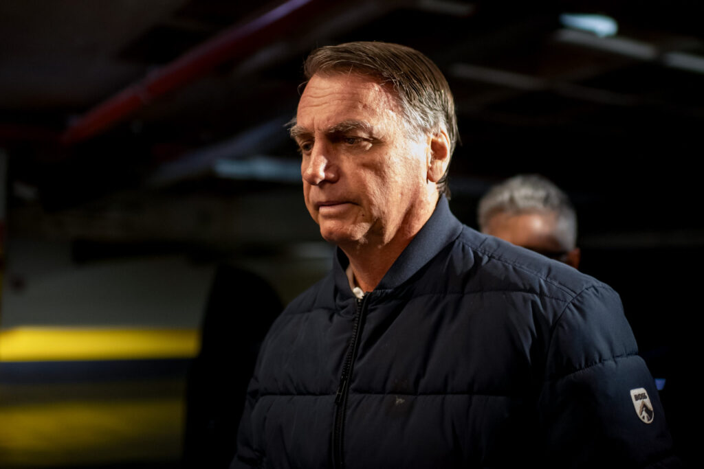 bolsonaro-colaborou-e-nao-resistiu-a-operacao-da-pf,-dizem-fontes