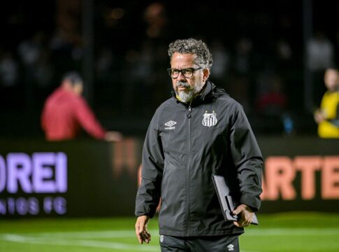 cleber-xavier-fala-sobre-vaias-no-santos:-“eu-tenho-e-que-trabalhar”