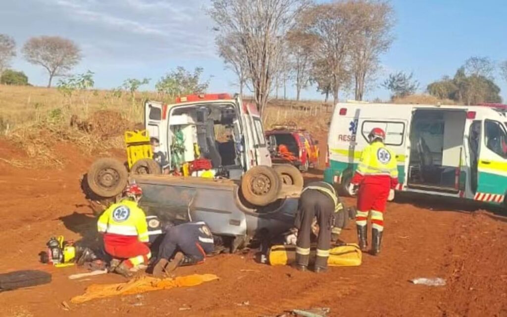 carro-capota-e-mata-dois-irmaos-em-acidente-na-br-153,-em-goias