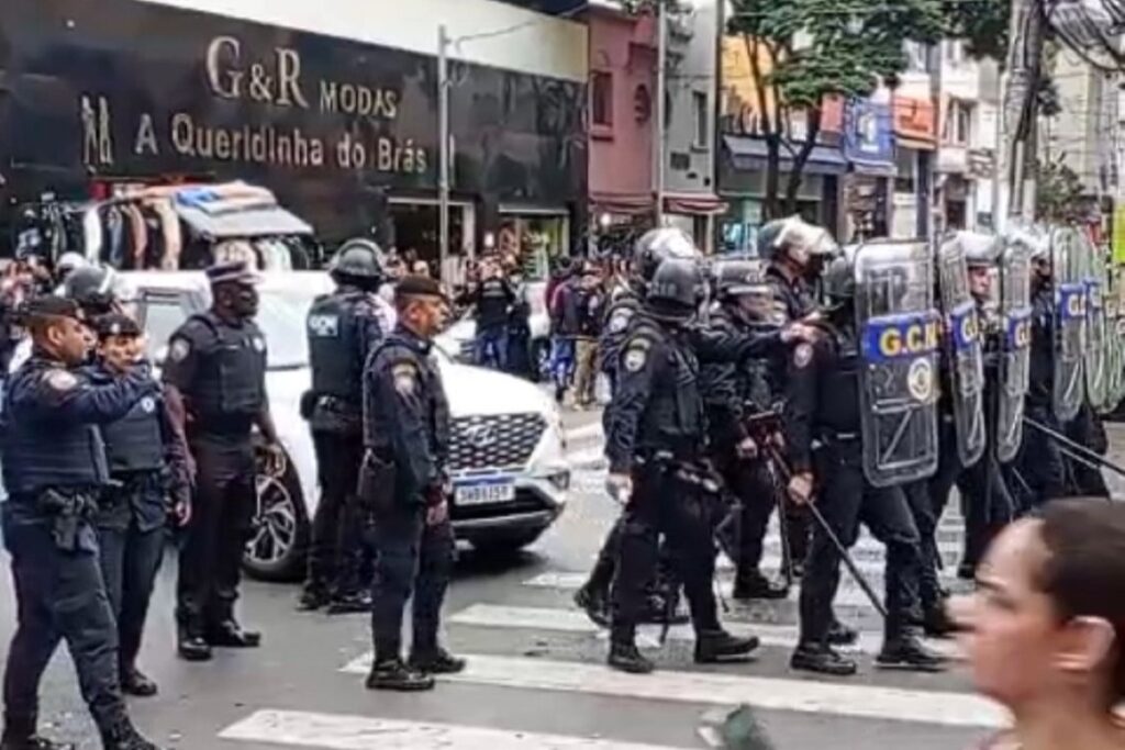 video:-ambulantes-e-gcm-entram-em-confronto-no-bras,-no-centro-de-sp