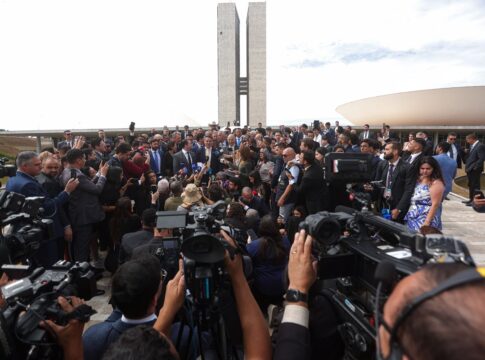 com-bolsonaro-preso,-oposicao-anuncia-obstrucao-na-camara-e-no-senado