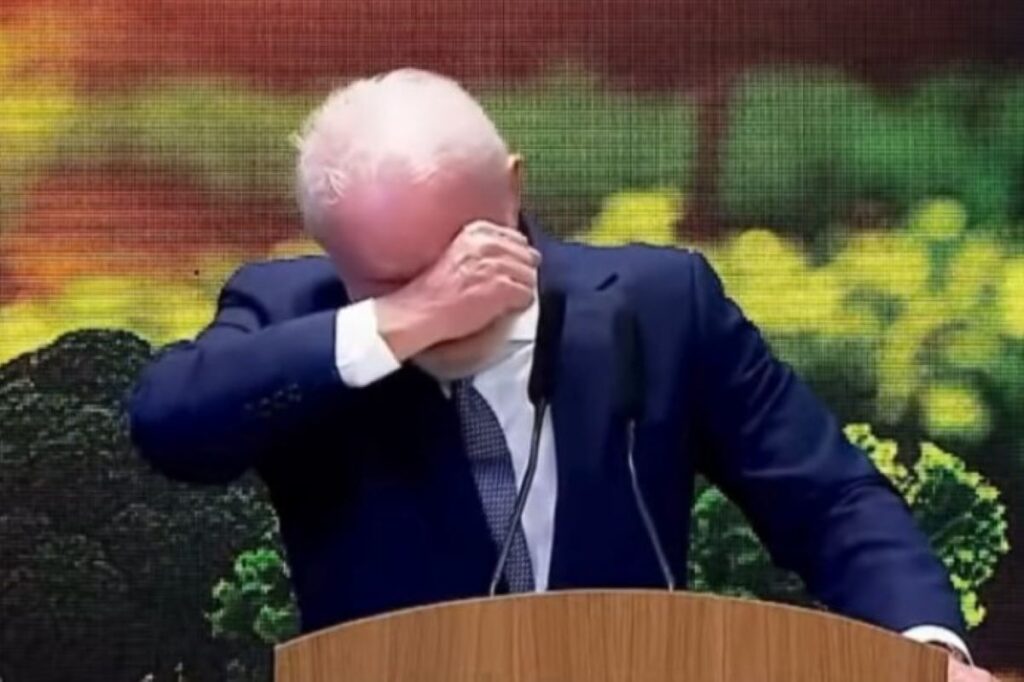 lula-vai-as-lagrimas-ao-lembrar-da-fome:-“vai-corroendo-por-dentro”