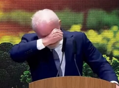 lula-vai-as-lagrimas-ao-lembrar-da-fome:-“vai-corroendo-por-dentro”