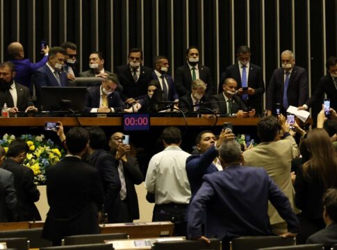 alcolumbre-e-motta-pedem-dialogo-e-respeito-apos-ocupacao-de-plenarios