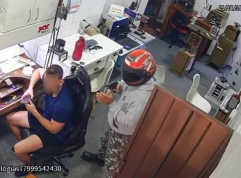 joalheria-e-assaltada-e-dono-tem-prejuizo-de-mais-de-r$-500-mil.-video
