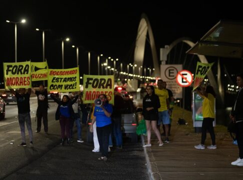 apoiadores-fazem-buzinaco-e-carreata-contra-prisao-de-bolsonaro.-video