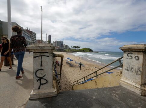 trafico-estampado-em-cartao-postal-de-salvador-assusta-moradores