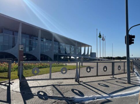 planalto-recoloca-grades-apos-prisao-domiciliar-de-bolsonaro