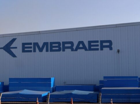 embraer-corrige-erro-contabil,-e-prejuizo-vira-lucro-de-r$-675-milhoes