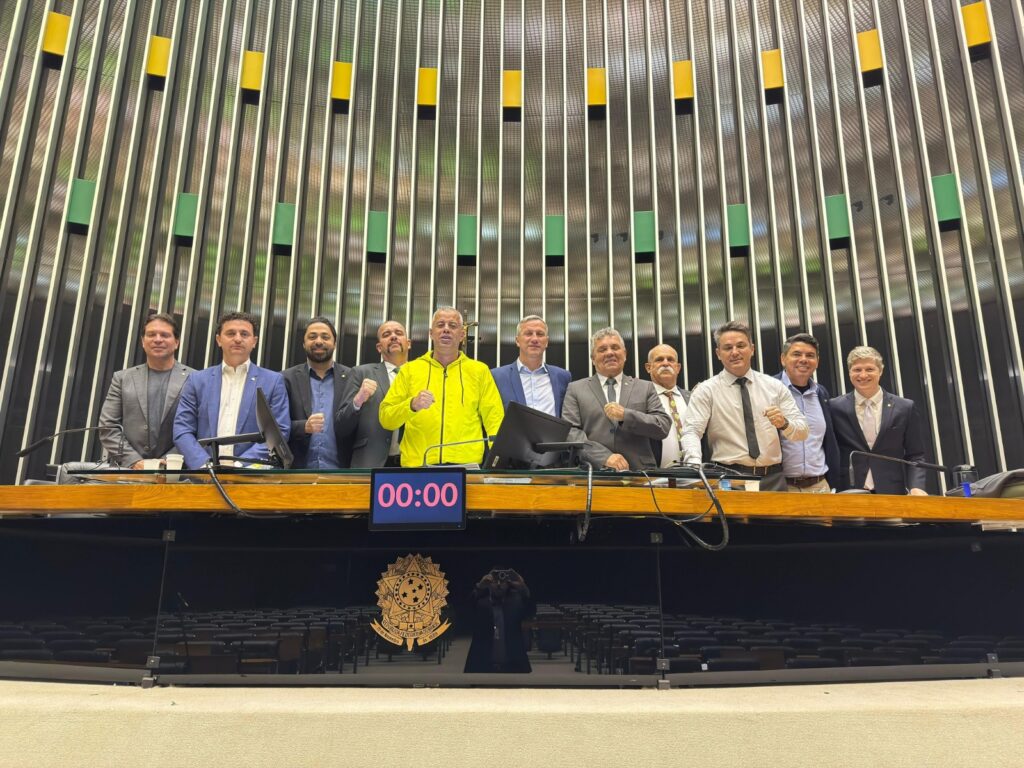 oposicao-faz-revezamento-de-5-em-5-horas-para-tentar-travar-congresso