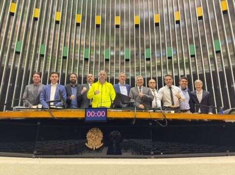 oposicao-faz-revezamento-de-5-em-5-horas-para-tentar-travar-congresso