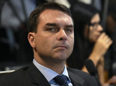 flavio-visita-bolsonaro-e-diz-que-moraes-“nao-fez-favor-nenhum”.-video