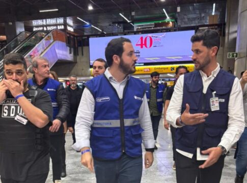 video-mostra-prefeito-de-guarulhos-cobrando-divida-em-aeroporto
