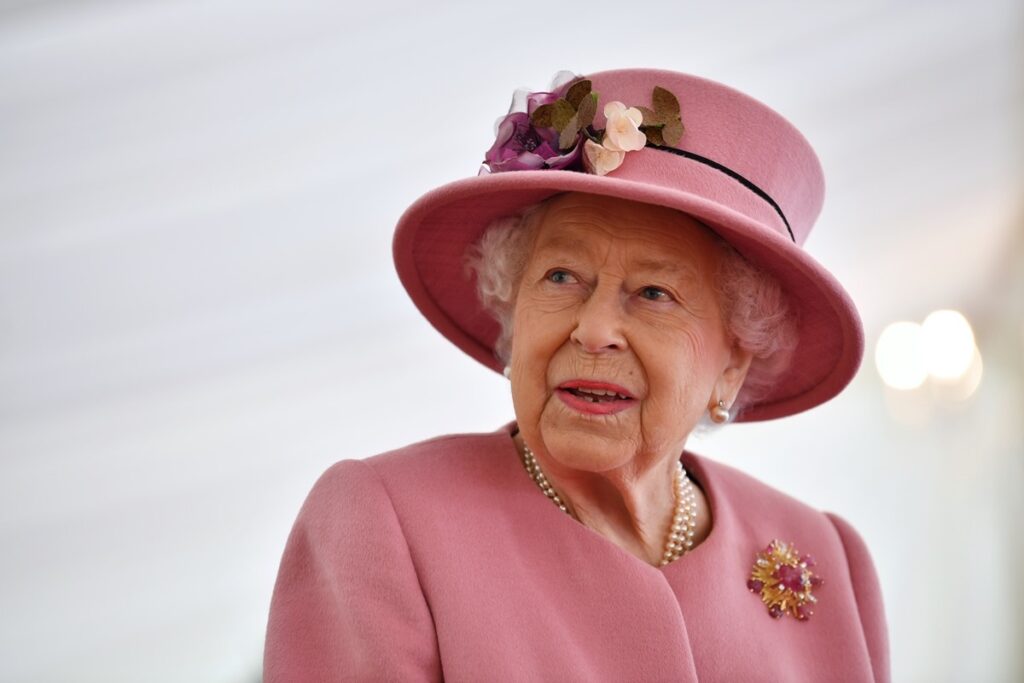 looks-de-rainha-elizabeth-ii-sao-expostos-em-mostra-inedita-em-londres