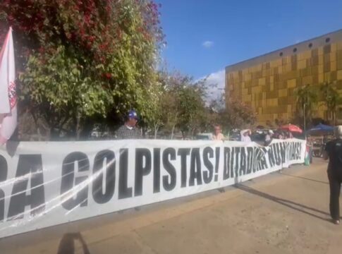grupo-protesta-contra-pl-da-anistia-em-anexo-da-camara.-video
