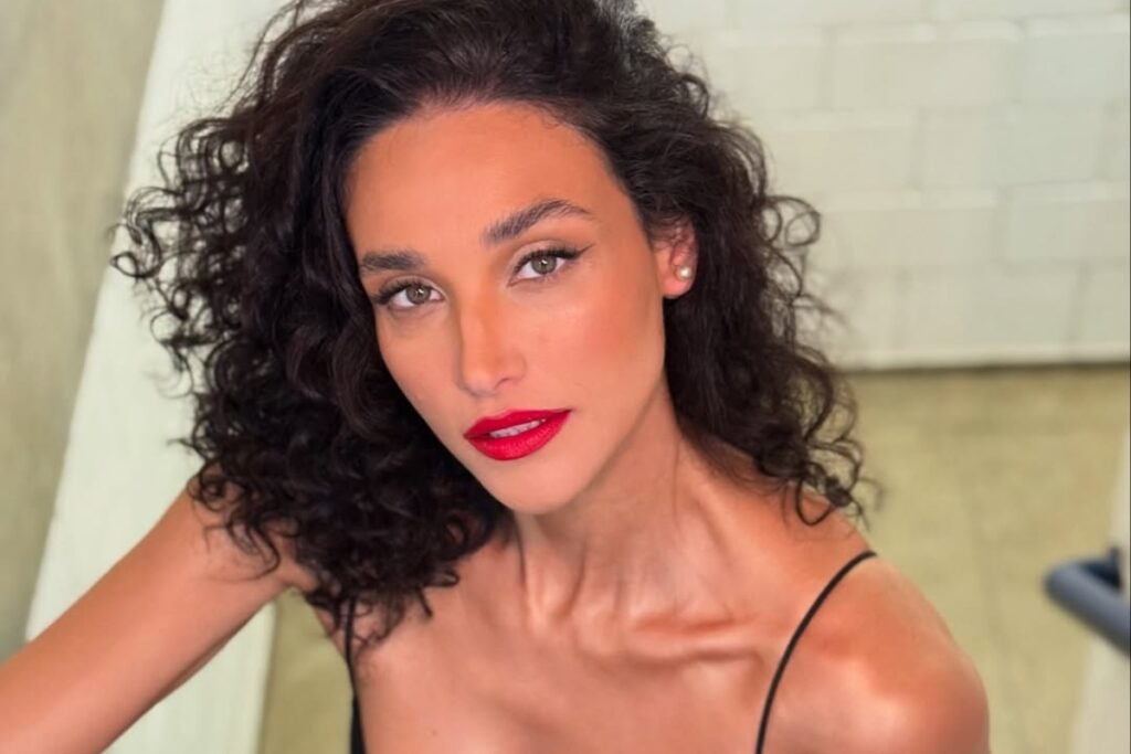 debora-nascimento-desabafa-e-diz-que-aprendeu-a-negar-fotos-a-fas