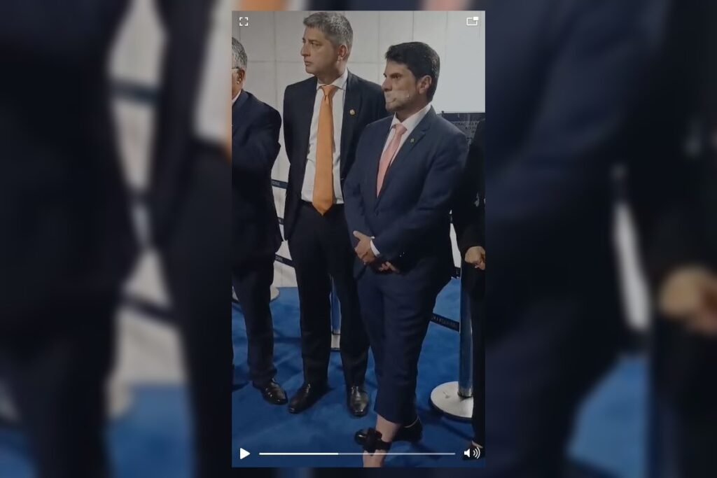 marcos-do-val-“amordacado”-exibe-tornozeleira-determinada-por-moraes