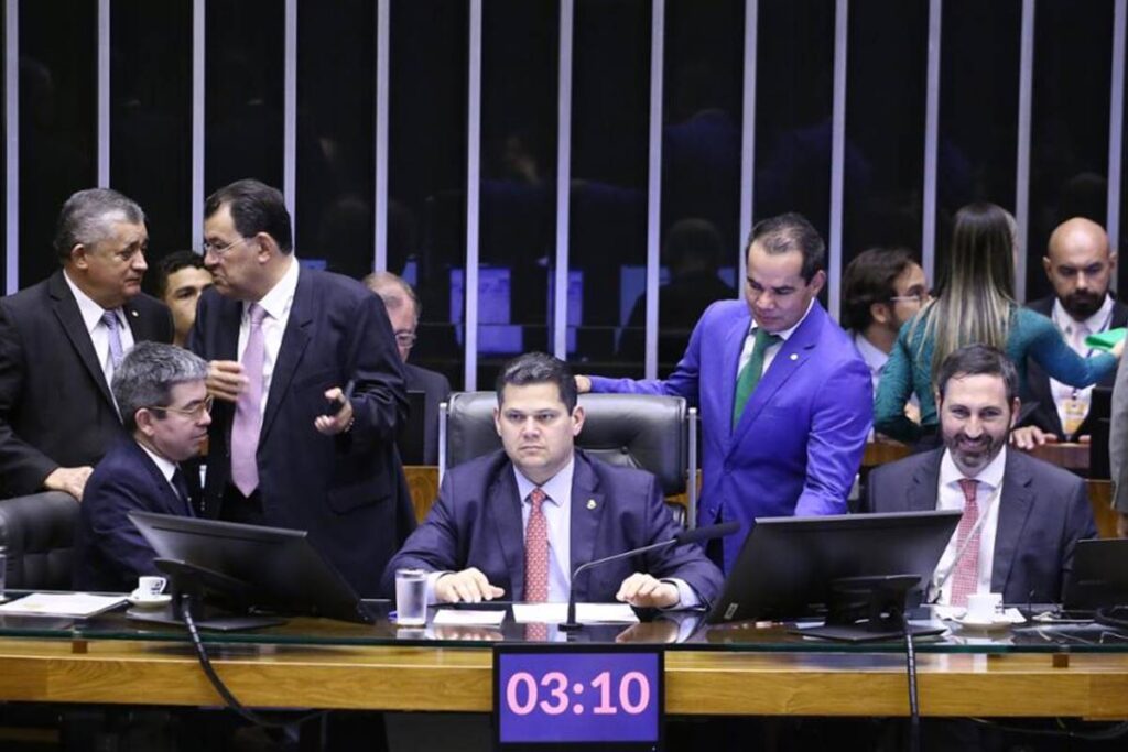 alcolumbre-sobe-o-tom-e-diz-que-nao-aceitara-“chantagem”-da-oposicao