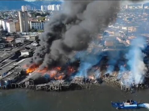 palafitas:-prefeitura-de-santos-anuncia-r$-116-mi-para-reurbanizar-area-destruida-em-incendio