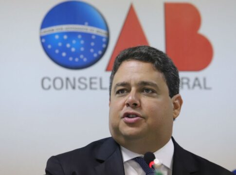vereador-quer-punir-ex-chefe-da-oab-apos-“bala-na-nuca”-de-bolsonaro