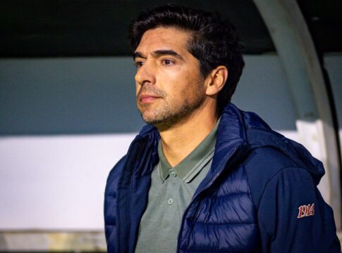 abel-ferreira-comenta-sobre-gesto-para-vaias-da-torcida:-“pedi-apoio”