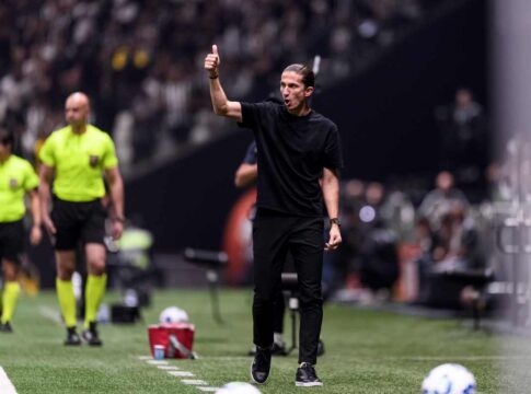 apos-eliminacao-do-flamengo,-filipe-luis-isenta-wallace-yan
