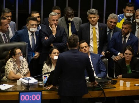 como-foram-as-mais-de-24-horas-de-obstrucao-da-direita-no-congresso